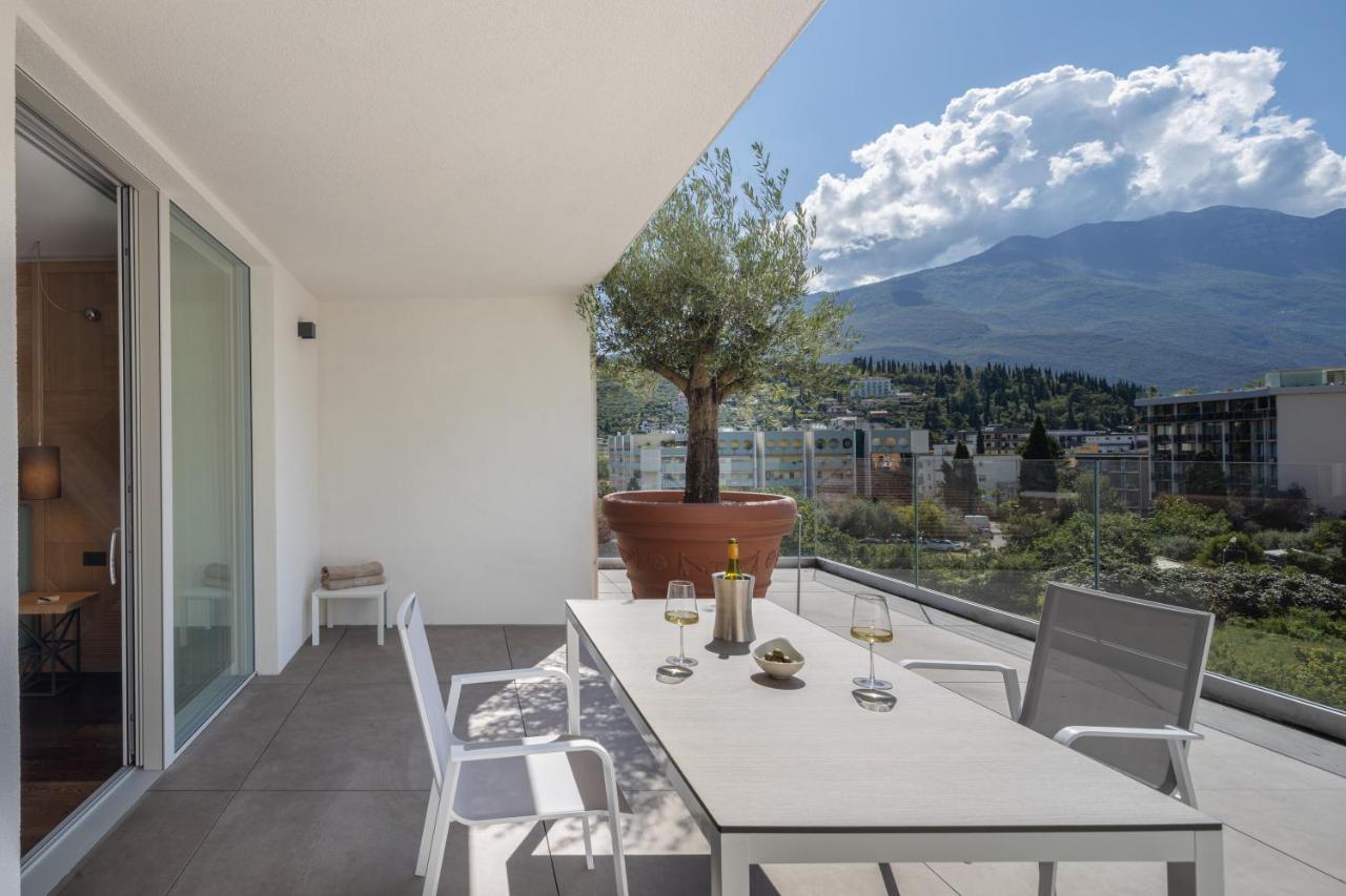 Aris Apartments & Sky Pool - Tonelli Hotels - Adult Friendly Рива-дель-Гарда Екстер'єр фото