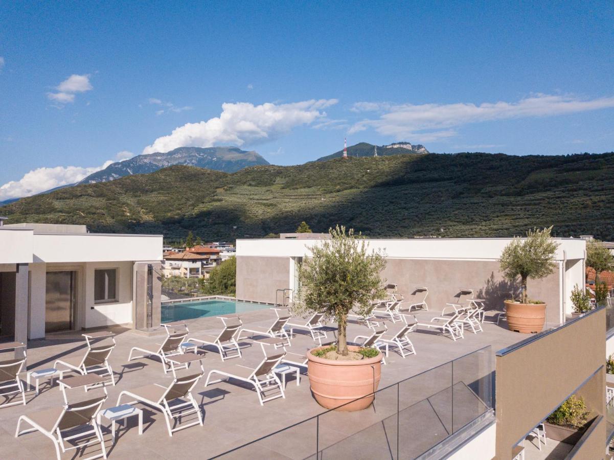 Aris Apartments & Sky Pool - Tonelli Hotels - Adult Friendly Рива-дель-Гарда Екстер'єр фото