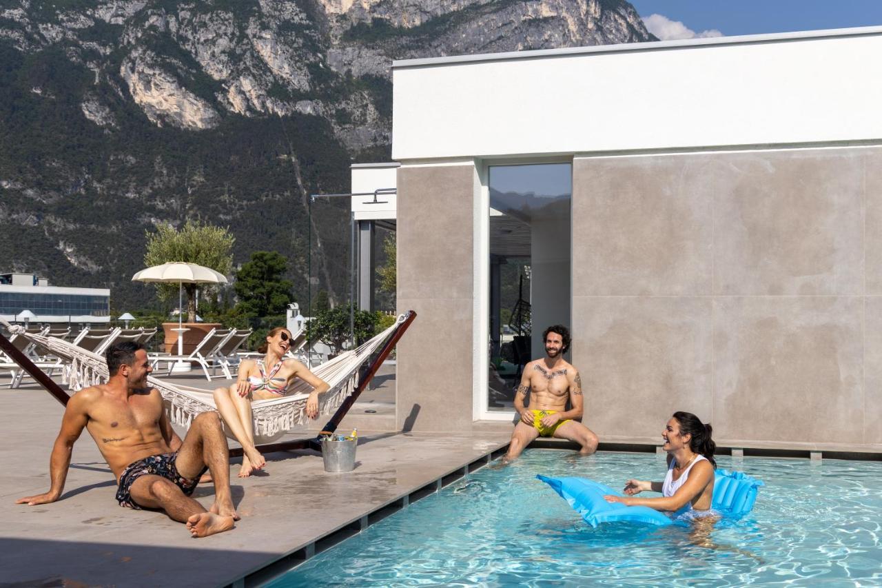 Aris Apartments & Sky Pool - Tonelli Hotels - Adult Friendly Рива-дель-Гарда Екстер'єр фото