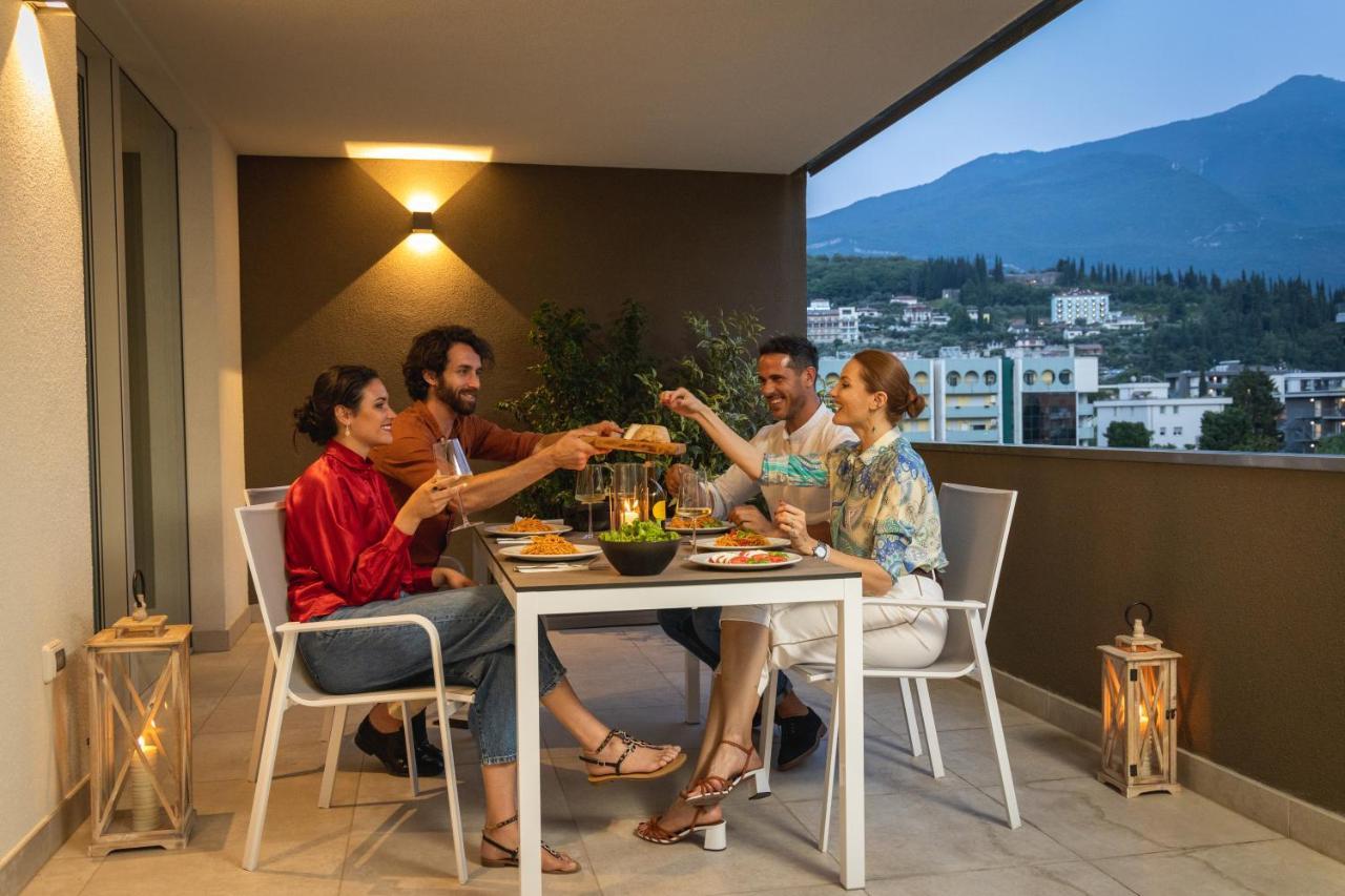 Aris Apartments & Sky Pool - Tonelli Hotels - Adult Friendly Рива-дель-Гарда Екстер'єр фото