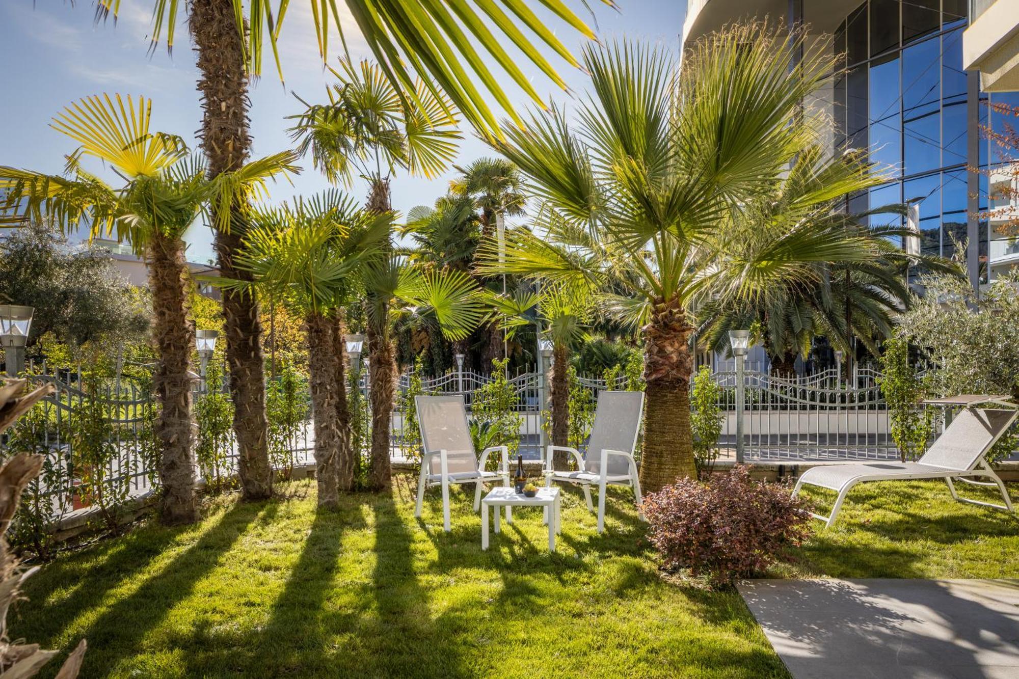 Aris Apartments & Sky Pool - Tonelli Hotels - Adult Friendly Рива-дель-Гарда Номер фото
